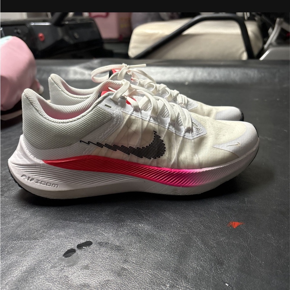 nike running shoes for women brand new pink and white